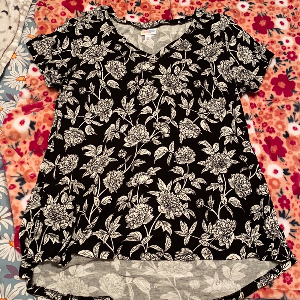 Women’s v neck tee